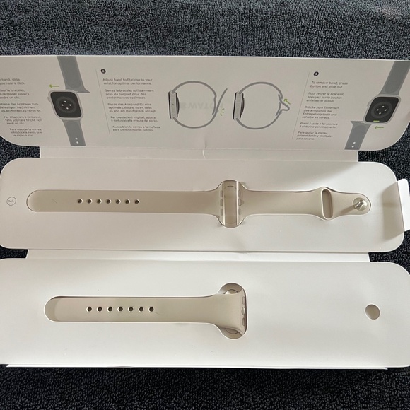 Apple Watch Silcone Sports Band 45mm With Stainless Steel Pin - Authentic - Picture 1 of 3